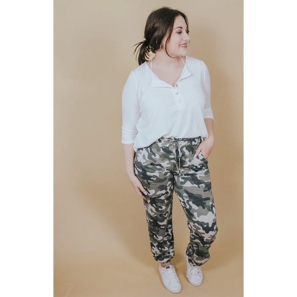 ATTENTION CAMO PAPERBAG JOGGERS - Picture 3 of 5